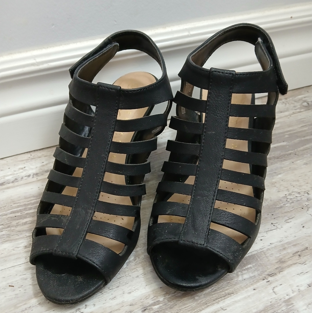 Streetwear Society Black Strappy Peep Toe Low Heels Size 6 Sandals